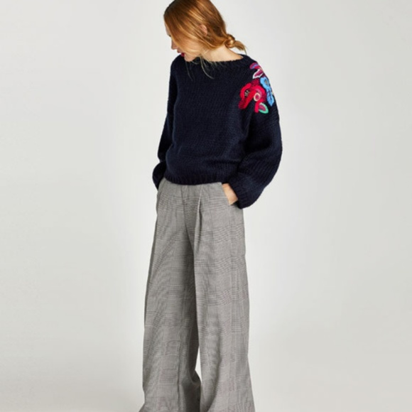 NWT Zara Size M Floral Embroidered Sweater - Picture 2 of 5